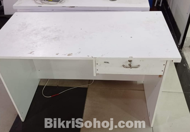 একটি ক্যাশ কাউন্টার বিক্রি করা হবে
